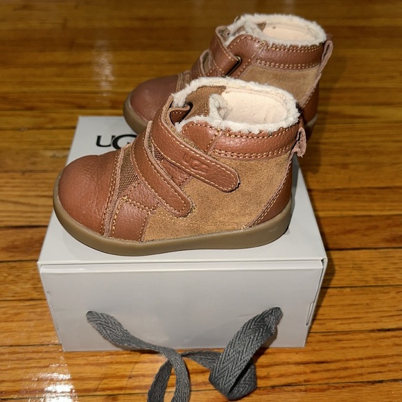 Baby UGG Rennon booties - Picture 3 of 7